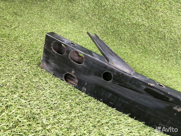 Усилитель бампера передний Toyota Wish универсал