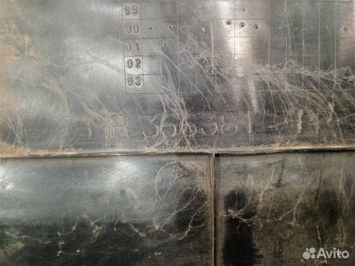 Обшивка двери багажника нижняя Mitsubishi Pajero