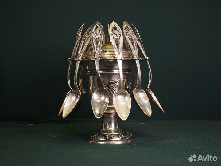 Антикварная серебренная икорница. Европа