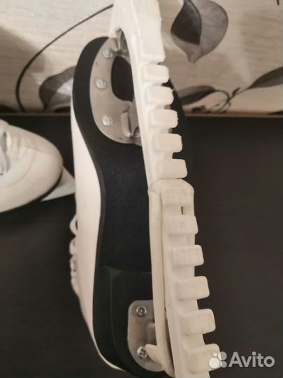 Коньки по льду