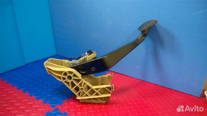 Педаль тормоза BMW X5 E70