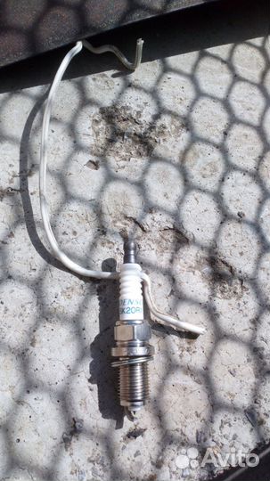 Продаю свечи зажигания SK20R11 iridium (комплект)