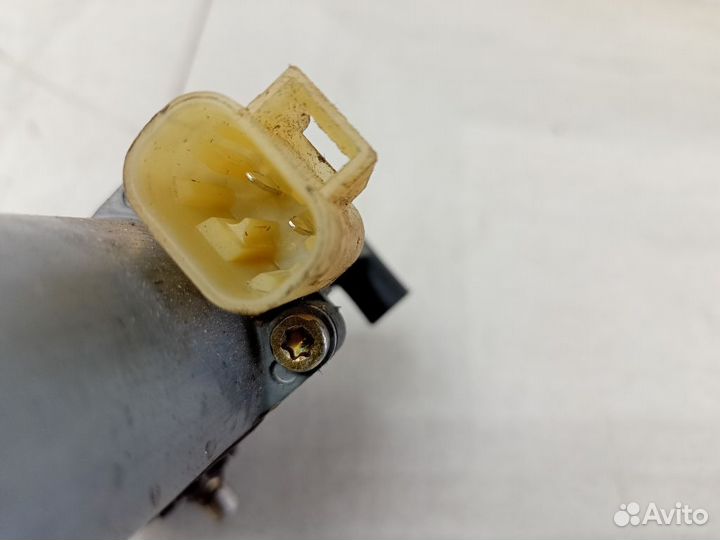 Моторчик переднего левого стеклоподъемника