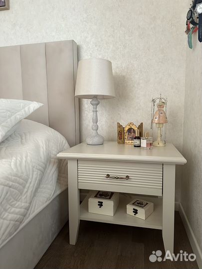Тумба прикроватная с зеркалом