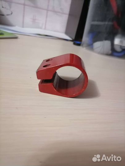 Зажим для трюкового самоката