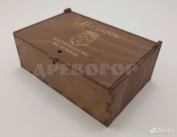 Коробка из дерева с откидной крышкой