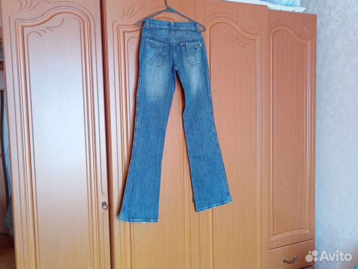 Джинсы женские