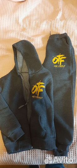 Спортивный костюм на девочку 140