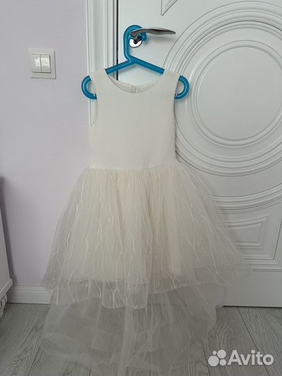 Продам нарядное платье для девочки 6-7 лет