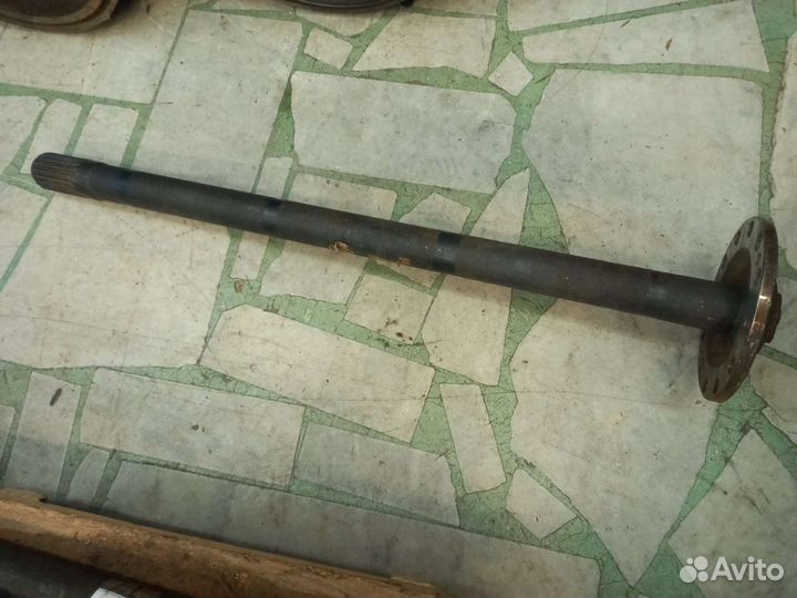 Полуось камаз-евро правая короткая 20 шл