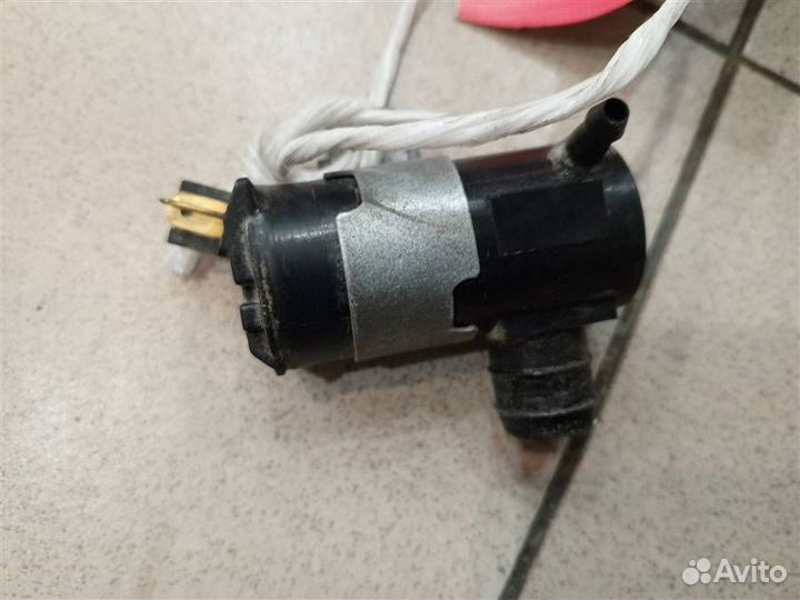 Насос омывателя Mitsubishi Pajero, Montero 2 1991