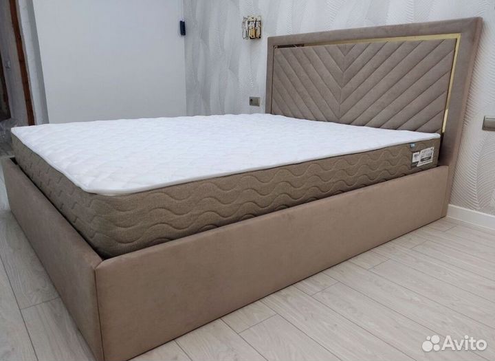 Кровать с подъемным механизмом