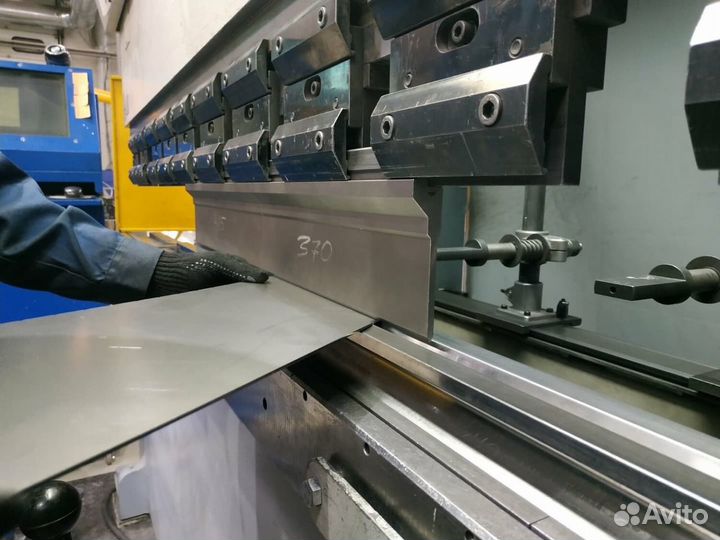 Рубка металла гильотиной