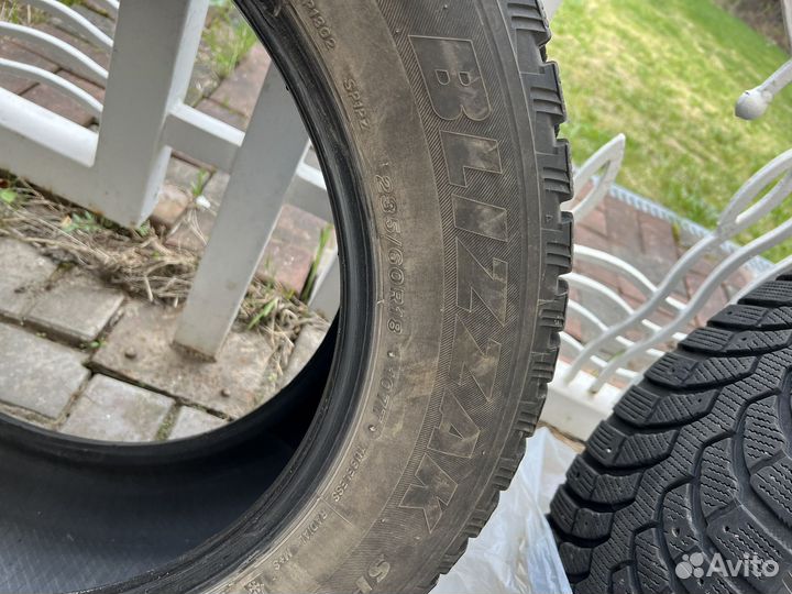 Bridgestone Blizzak Spike-01 235/60 R18