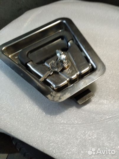 Замок для инструментального ящика