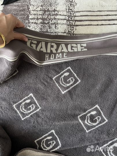 Полотенце бренда garage est 2016