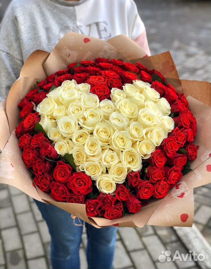 101 роза в форме сердца