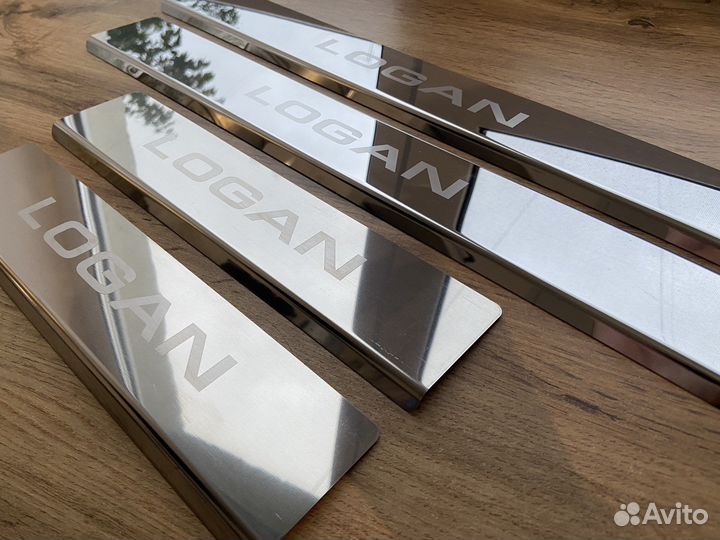 Накладки на пороги Renault Logan