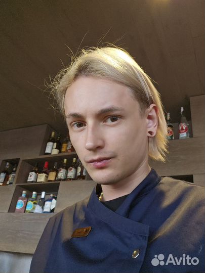 Бармен, звукорежиссер, администратор