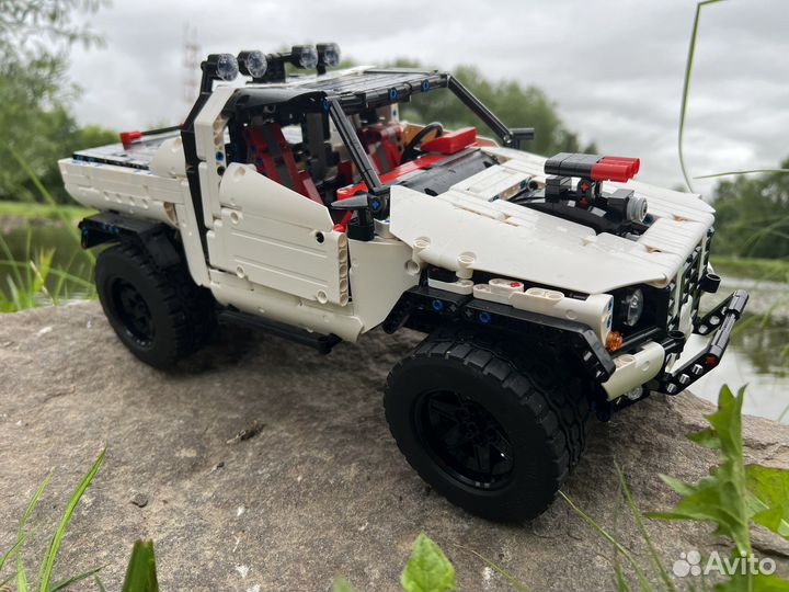 Констуктор(аналоглего) внедорожник на Д/У