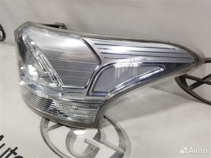 Фонарь задний правый Mitsubishi Outlander