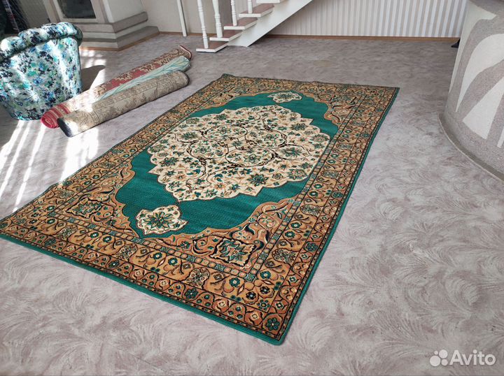 Ковер шерстяной. Размер 2 на 3 и 1.5 на 2.5