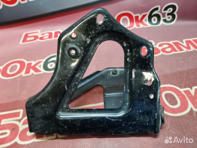 Кронштейн крыла передний Audi A6