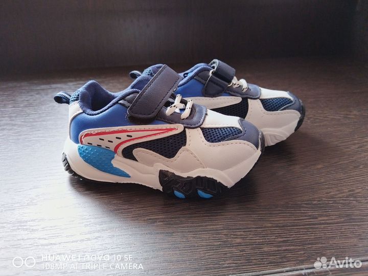 Кроссовки детские