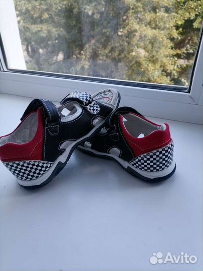 Продам сандали