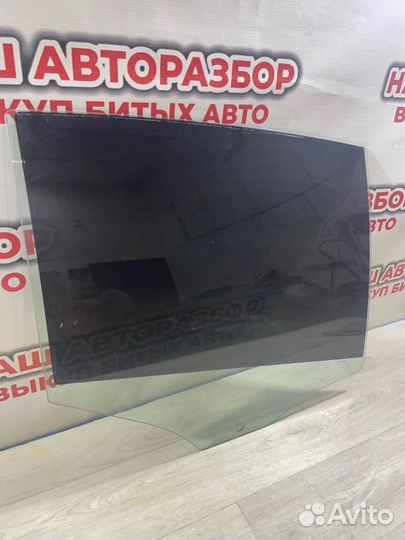 Стекло двери заднее правое Bmw 1 хэтчбек 2008