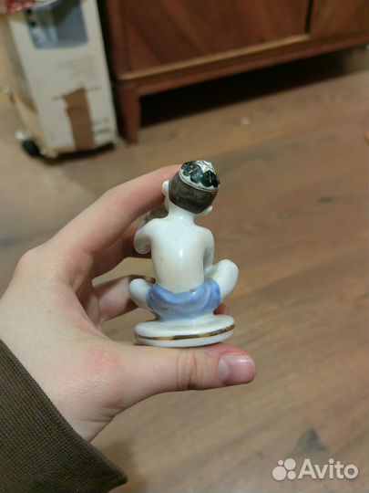 Статуэтка мальчик с виноградом