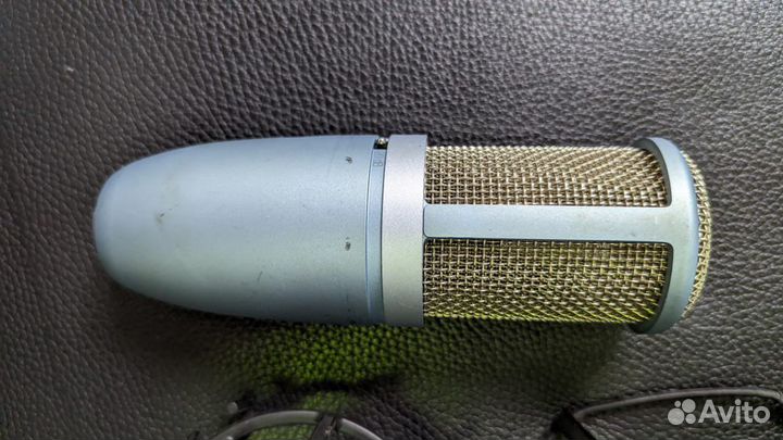 Студийный микрофон AKG P220