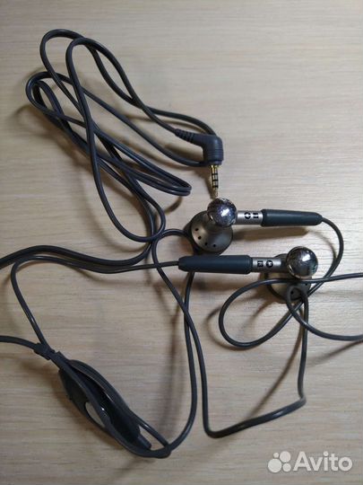 Наушники и гарнитуры для телефонов