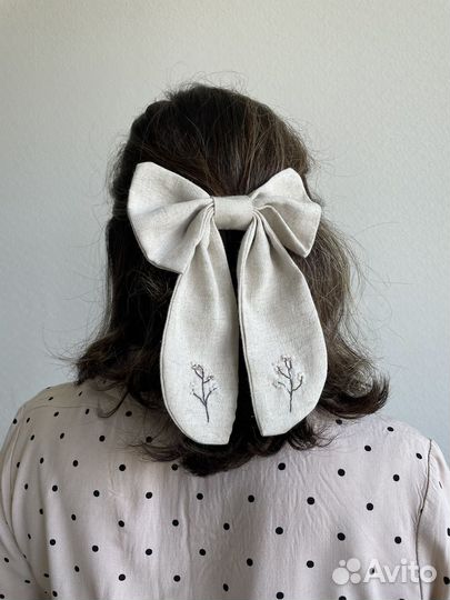 Бант с вышивкой