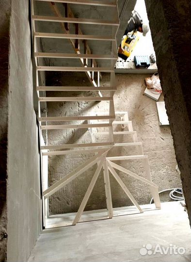 Лестница винтовая с монтажем