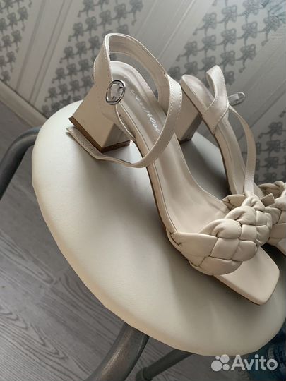 Босоножки женские