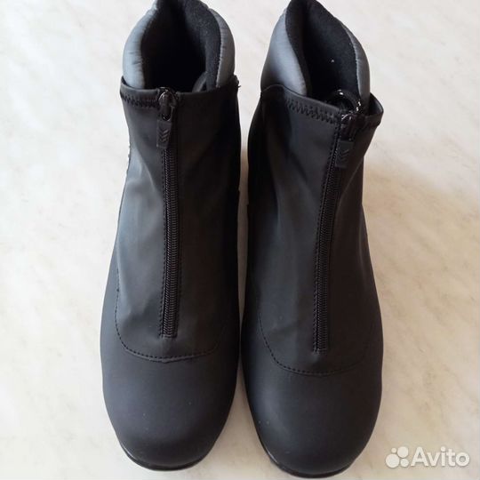 Беговые лыжи и ботинки