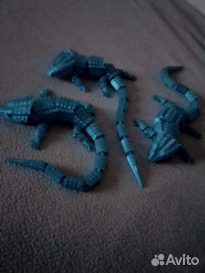 Ящерица из пластика