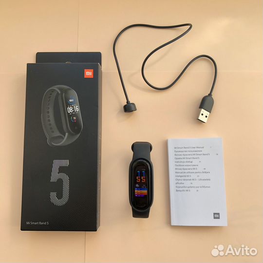 Фитнес браслет Xiaomi Mi Smart Band 5 в упаковке