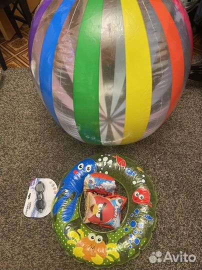 Большой надувной мяч, круг и нарукавники