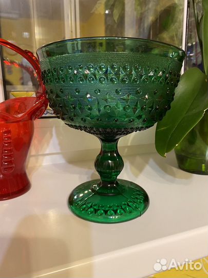 Ваза для фруктов на ножке