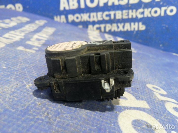 Моторчик заслонок отопителя Opel Astra H хэтчбек