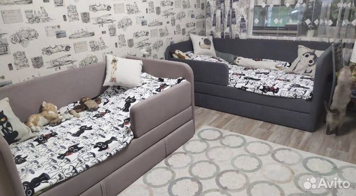 Детская кровать с мягкими спинками