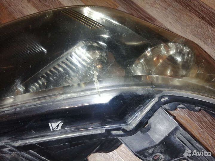 Фара правая и левая Мазда Мпв 2004 год 200 л.с