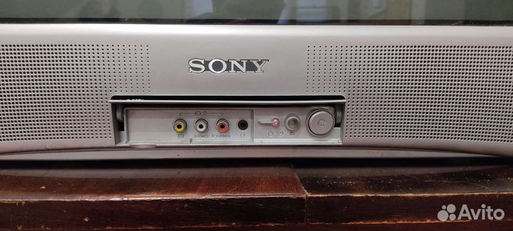 Телевизор Sony Wega Trinitron + кронштейн