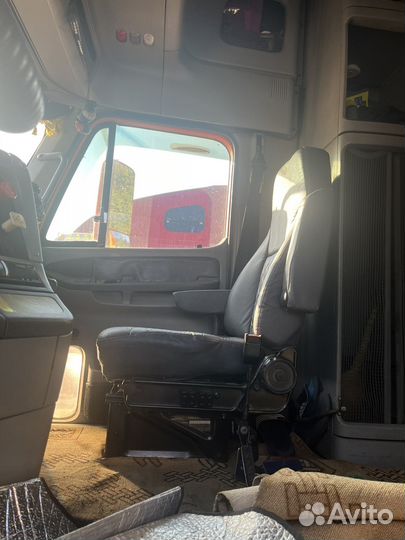 Кабина freightliner