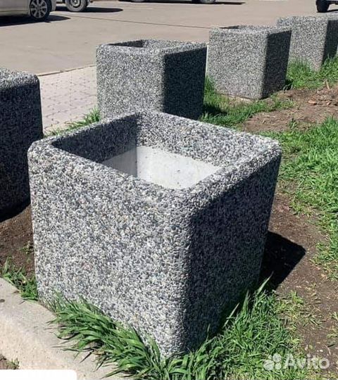 Вазон Куба. Вазон из бетона. Ваза. Уличный вазон