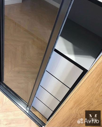 Книжный шкаф