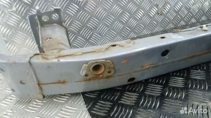 Усилитель бампера передний (кронштейн) toyota verso AR2 2013