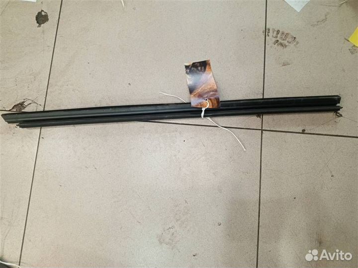 Уплотнитель стекла двери передней правой (бархотк